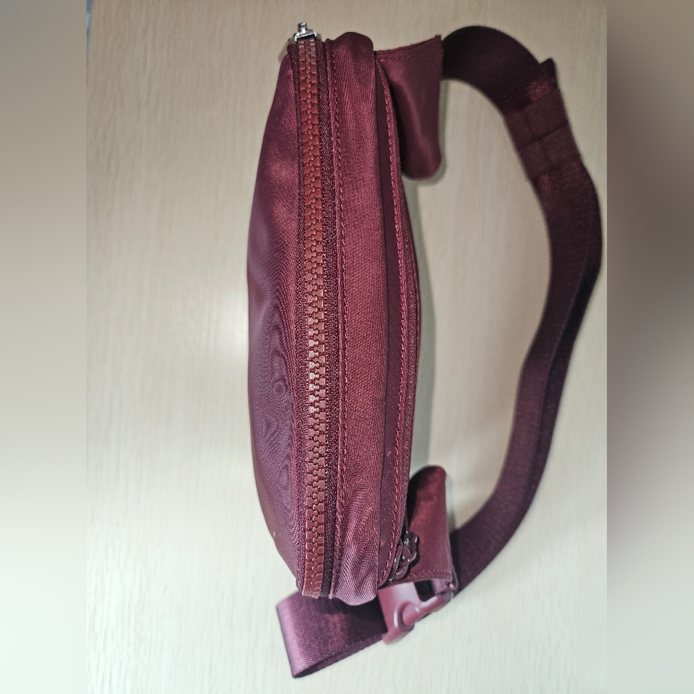 Lululemon Everywhere Belt Bag Burgandy - Picture 4 of 6